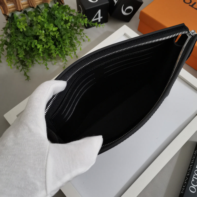 Handle and strap detail of refined premium women's handbag – women's luxury handbag