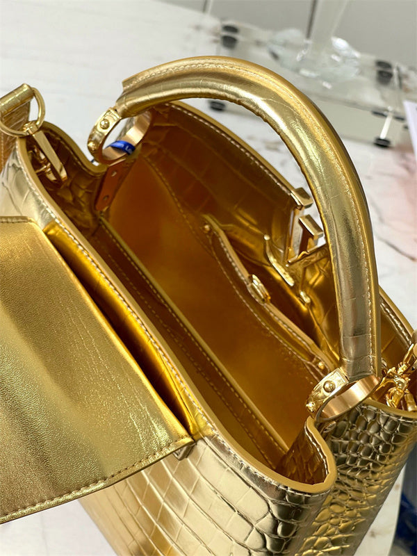  satchel close-up of hardware and finish 11