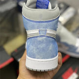 Nike crisp white luxury sneakers view 4 retro runner design