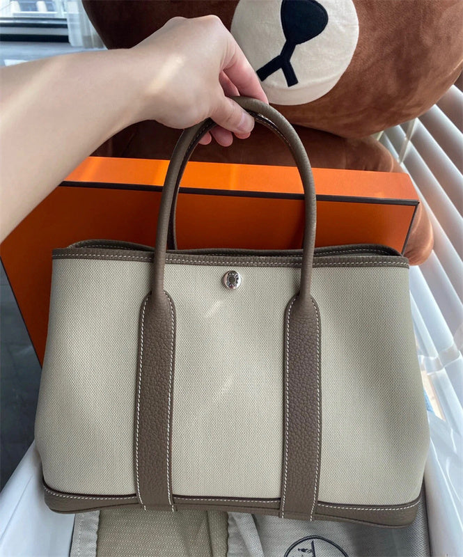  tote bag interior and compartment view