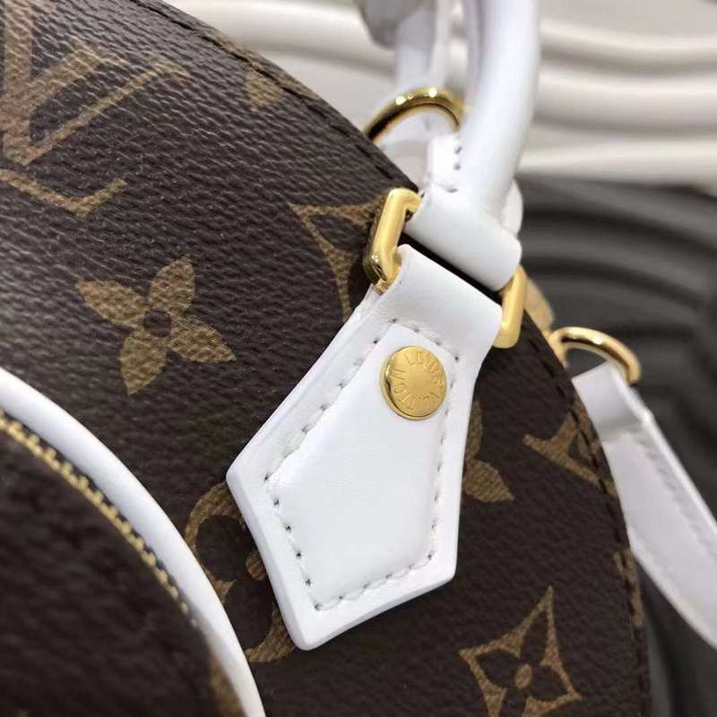 Handle and strap detail of signature everyday-luxe women's handbag – women's luxury handbag