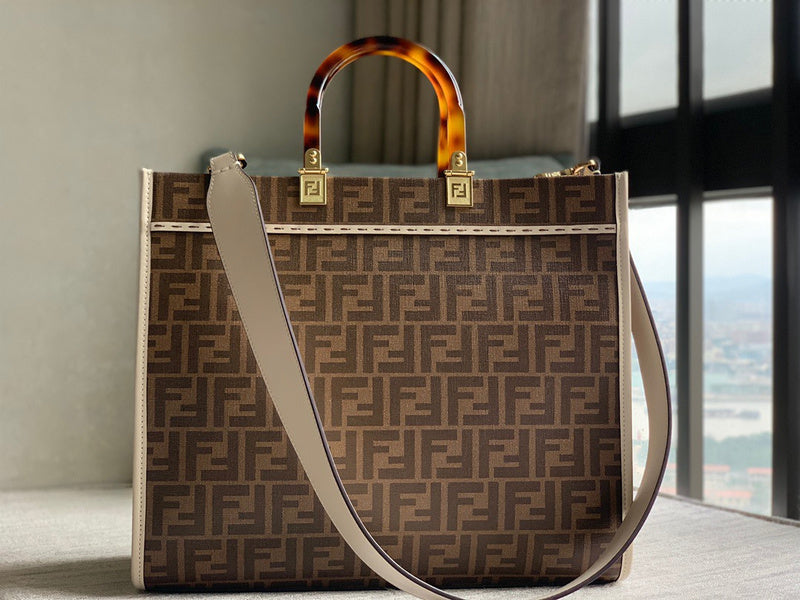 Ziva's Charm handbag – close-up view (35cm*31cm*17cm)