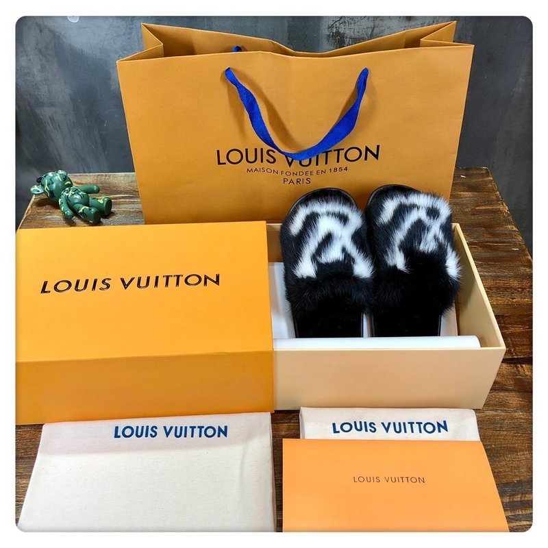 Side profile view of Louis Vuitton luxury piece style No.127
