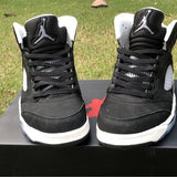 Nike Men's & Women's Designer Lifestyle Shoes — Style 140 close-up view