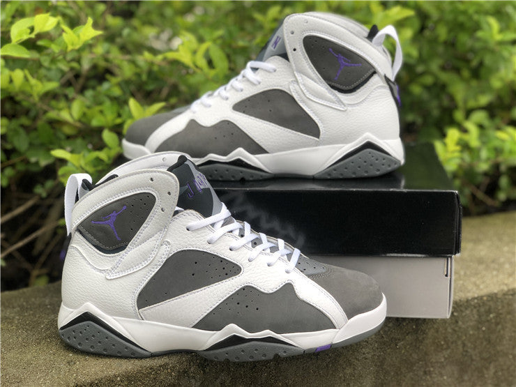 Nike Men's & Women's Premium Low-Top Trainers — Style 181 interior view
