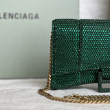 Zivas Charm Refined Structure Statement Handbag (Everyday Luxury Essential) – Close-Up Detail