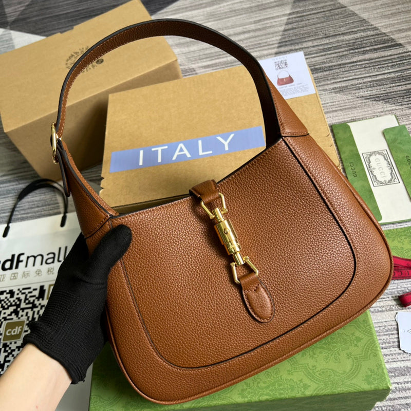 Front view of classic modern women's handbag – women's luxury accessory