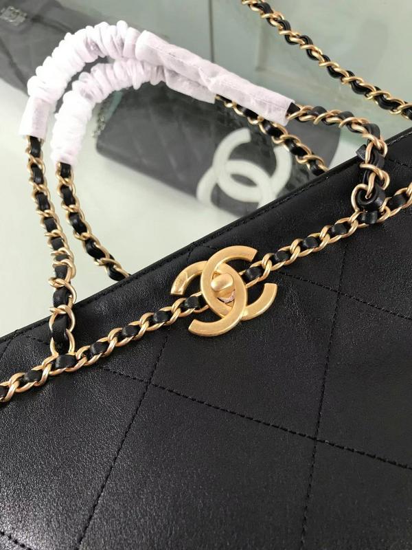 Zivas Charm Modern Minimalist Look Fashion Handbag (Versatile Style Statement) – Styled Look