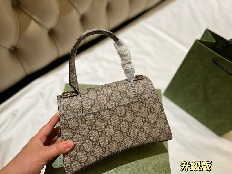 Ziva's Charm handbag – interior view (one versatile size)