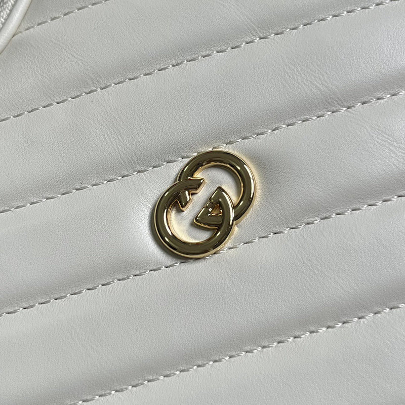 Handle and strap detail of refined statement women's handbag – women's statement bag