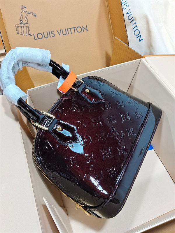  top-handle bag interior and compartment view