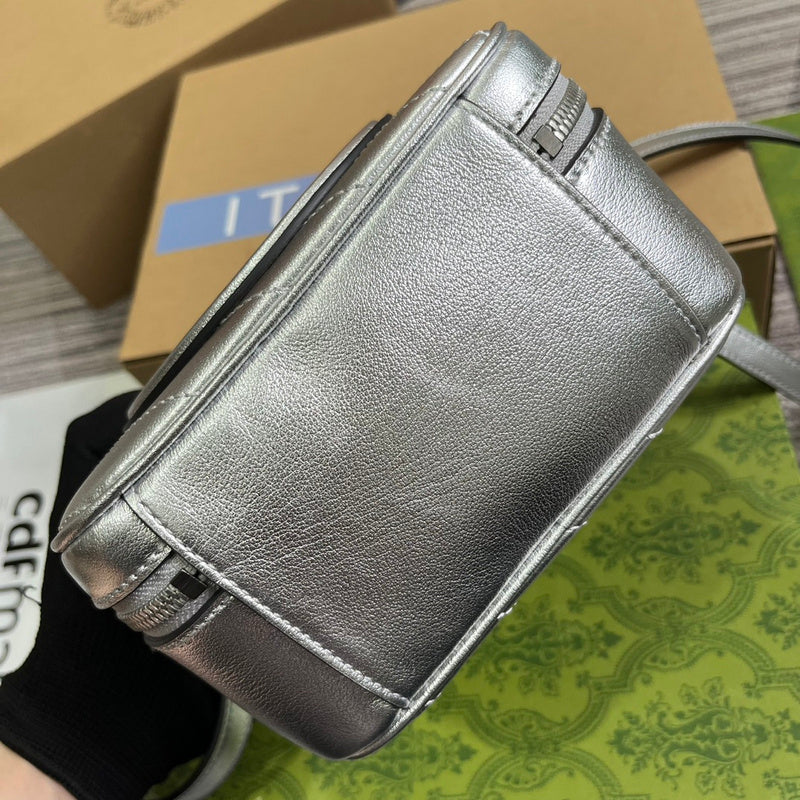 Side profile of chic premium women's handbag – women's designer-style accessory
