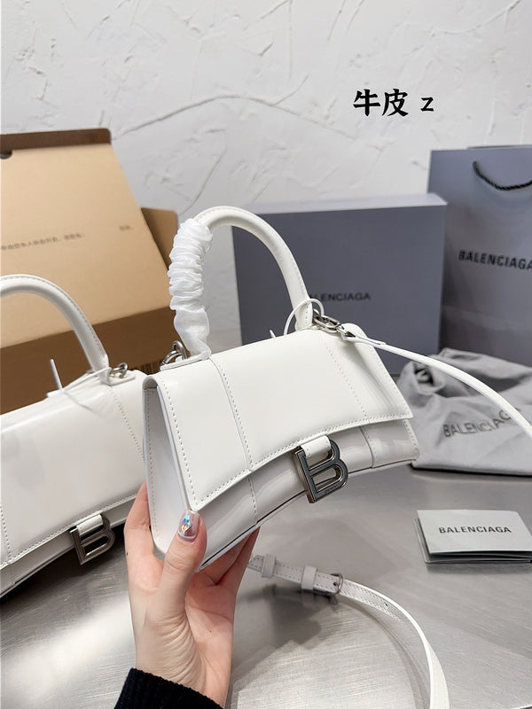 Ziva's Charm handbag – product shot (one versatile size)