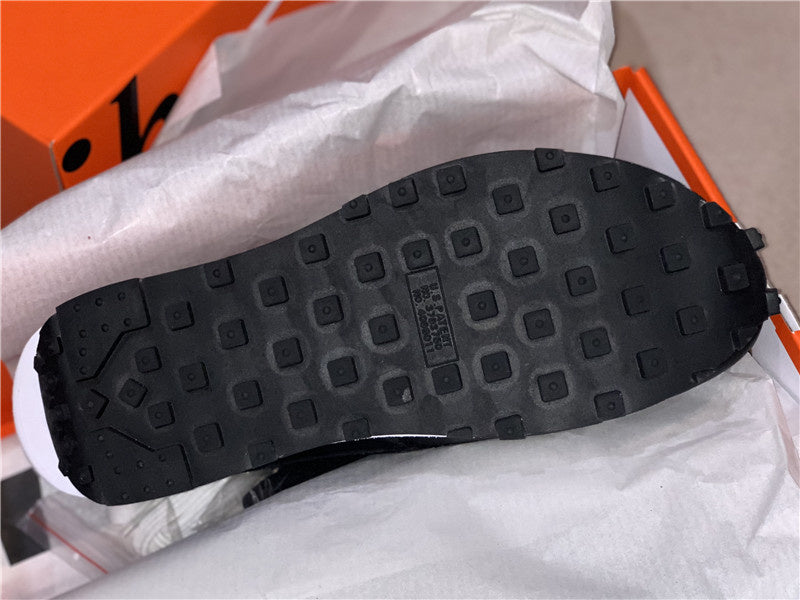 Nike Men's & Women's Premium Low-Top Trainers — Style 025 interior view