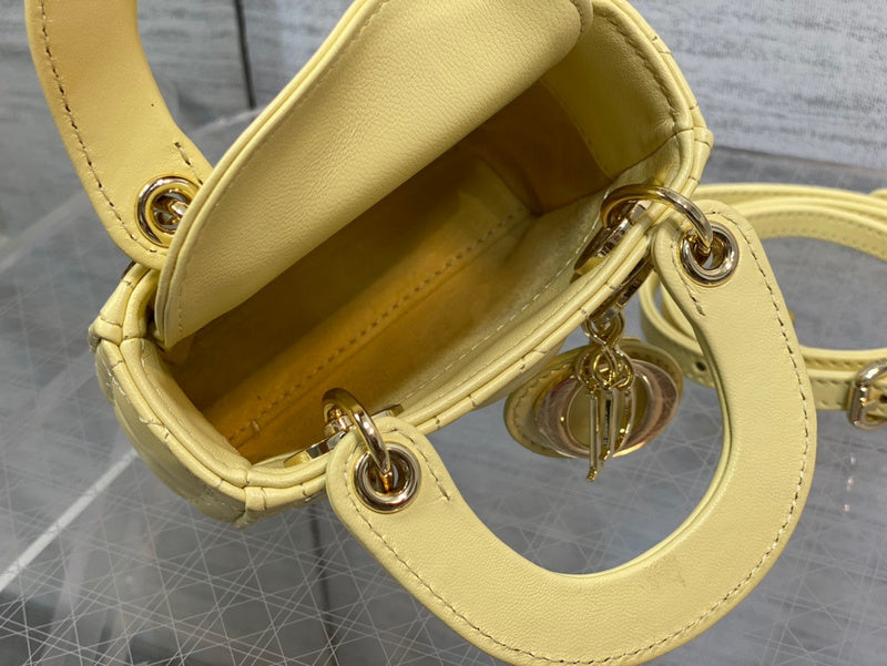 Close-up detail of everyday-luxe classic women's handbag – women's premium purse