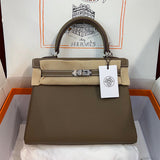  Clean-Lined carryall bag front view