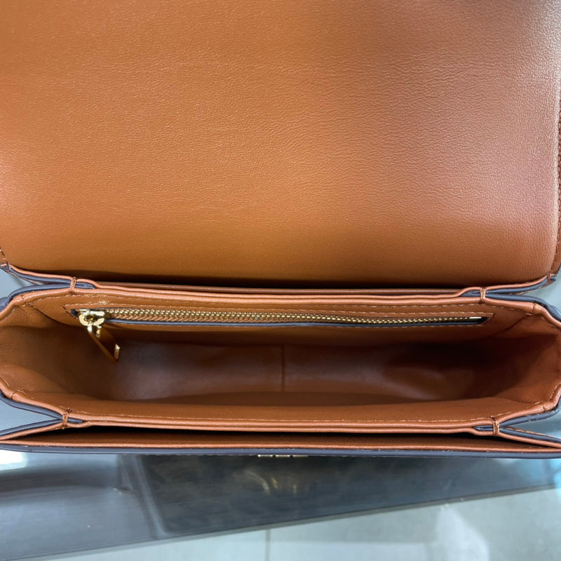 Handle and strap detail of everyday-luxe statement women's handbag – women's luxury handbag
