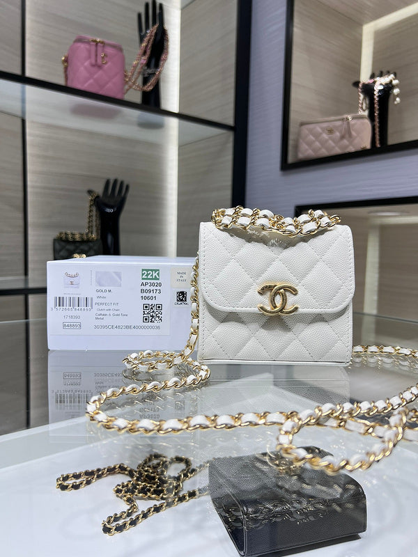 Zivas Charm Modern Minimalist Look Designer Handbag (Modern Wardrobe Staple) – Close-Up Detail