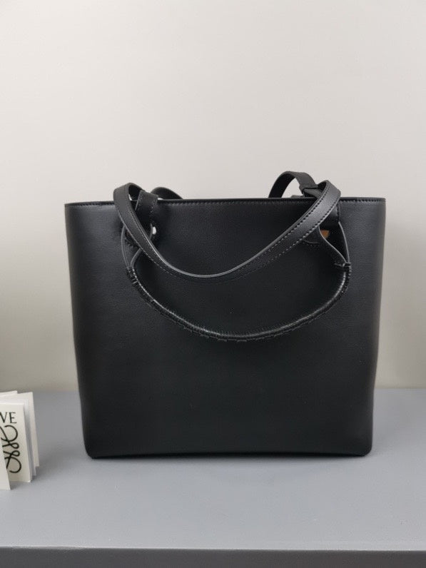 Ziva's Charm handbag – interior view (29cm*25cm*14cm)