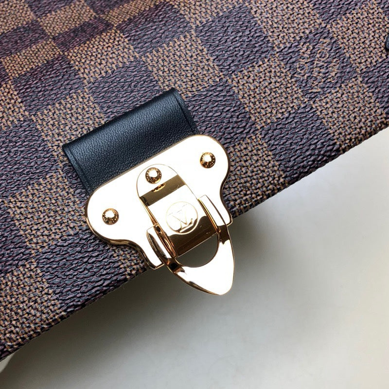 Front view of everyday-luxe sleek women's handbag – women's designer-style accessory