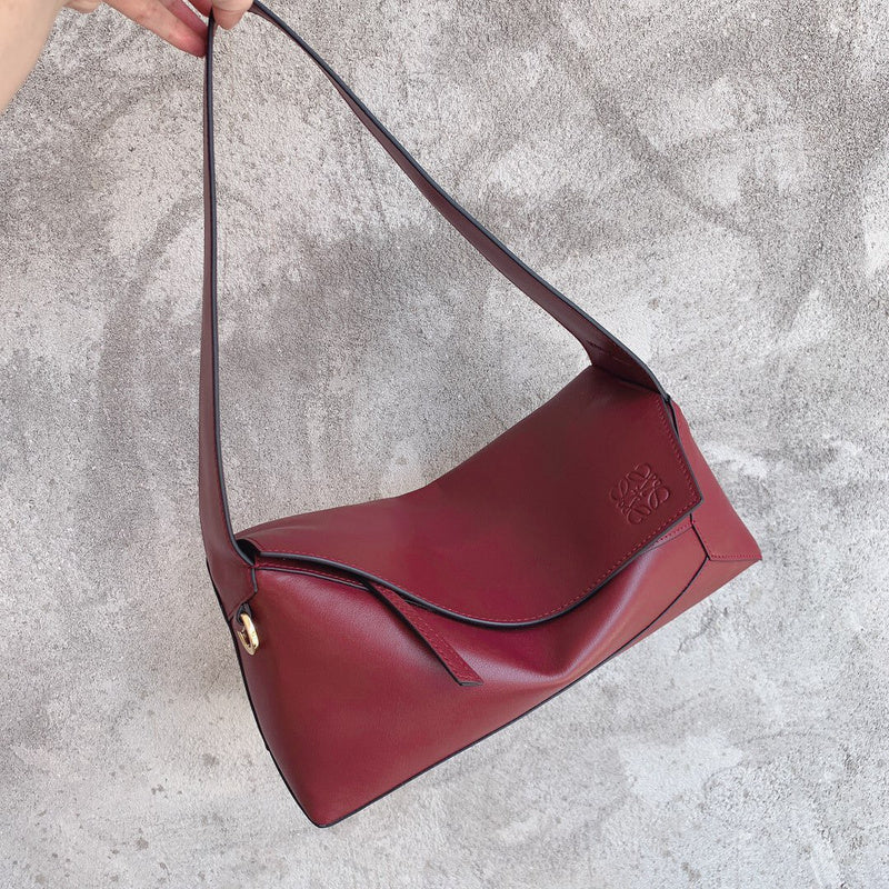 Ziva's Charm handbag – detail view (28cm*12cm*11cm)