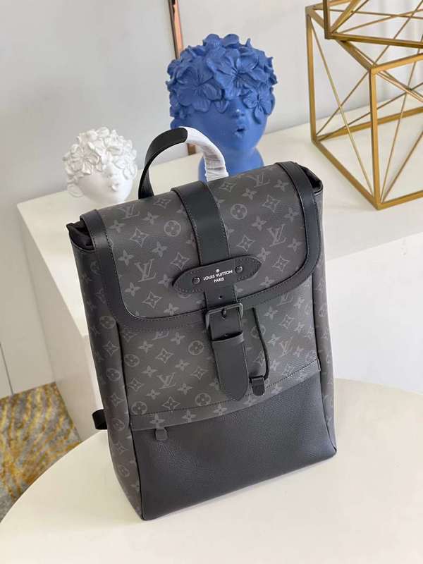 Close-up detail of statement premium women's handbag – women's designer-style accessory