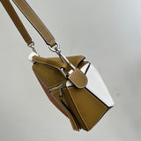 Ziva's Charm handbag – detail view (24cm*16.5cm*10.5cm)