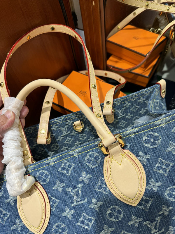  satchel close-up of hardware and finish