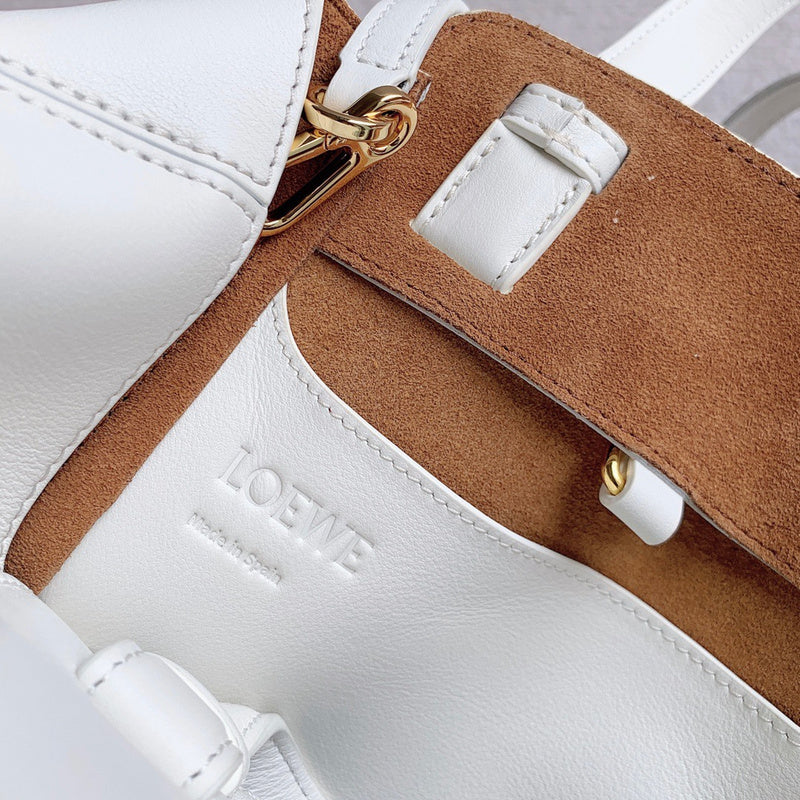 Ziva's Charm handbag – carry view (20cm*20cm*18cm)