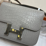  carryall bag close-up of hardware and finish 17