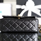 Ziva's Charm handbag – close-up view (one versatile size)
