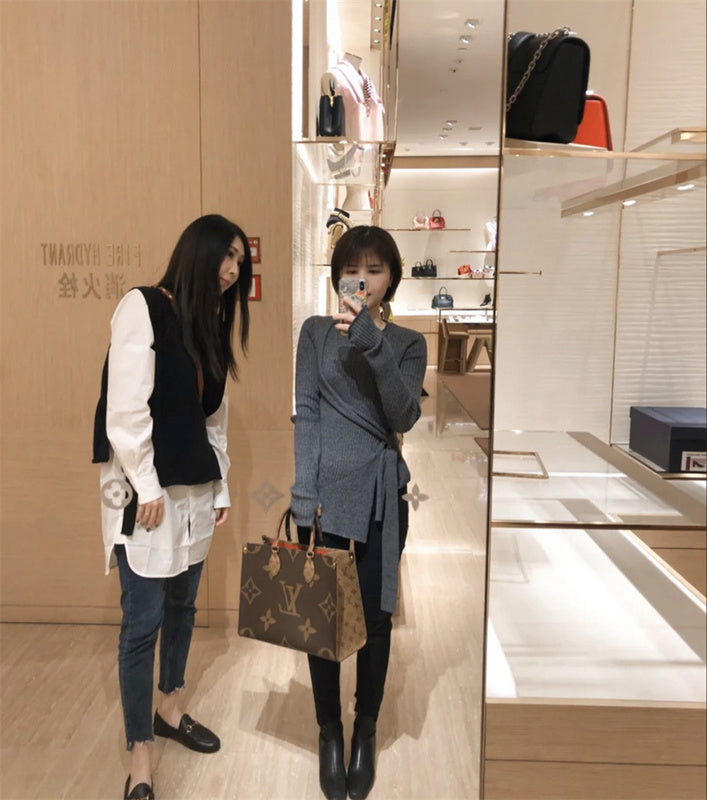  Tailored crossbody bag front view 31