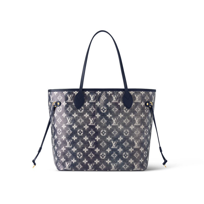  Versatile top-handle bag carried on shoulder 10