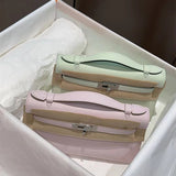  timeless shoulder bag styled with outfit