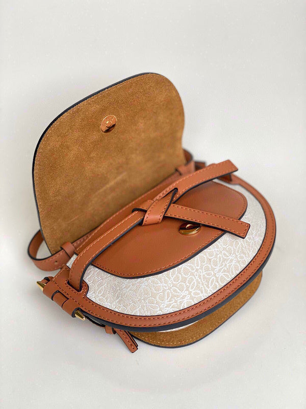 Ziva's Charm handbag – interior view (21cm*12.5cm*9cm)