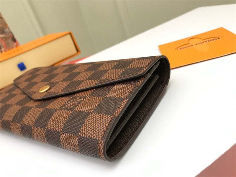  Understated everyday bag carried on shoulder