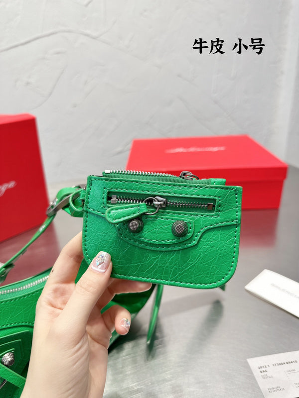Ziva's Charm handbag – detail view (one versatile size)