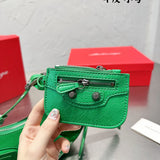 Ziva's Charm handbag – detail view (one versatile size)
