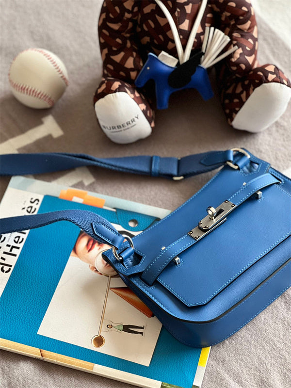  graceful shoulder bag styled with outfit
