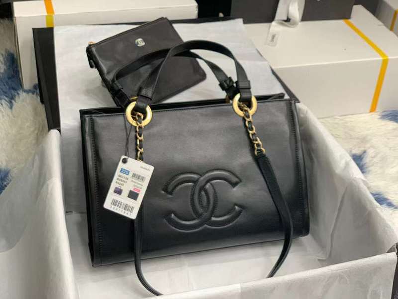 Zivas Charm Effortless Elegance Luxury Handbag (Everyday Luxury Essential) – Front View