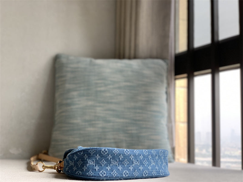  everyday bag interior and compartment view 15