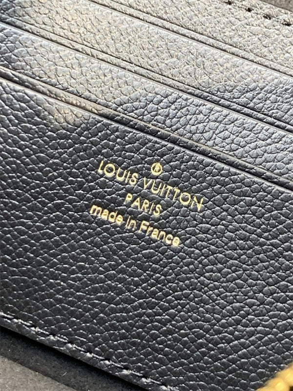  crossbody bag interior and compartment view 33