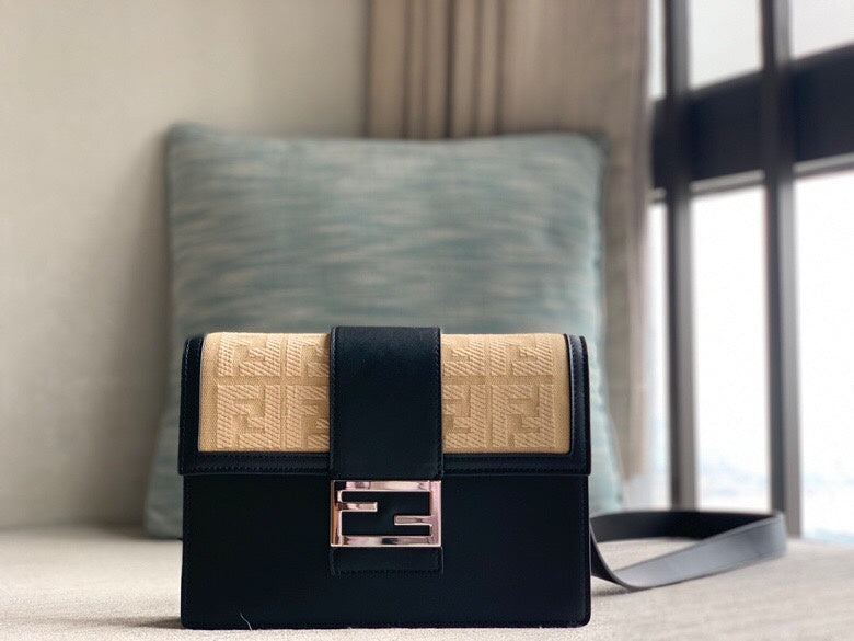 Ziva's Charm handbag – product shot (28cm*7cm*18cm)