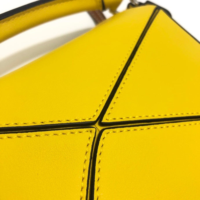 Ziva's Charm handbag – product shot (18cm*11cm*7.5cm)