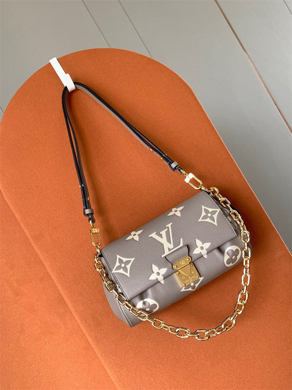  structured bag close-up of hardware and finish