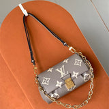 structured bag close-up of hardware and finish