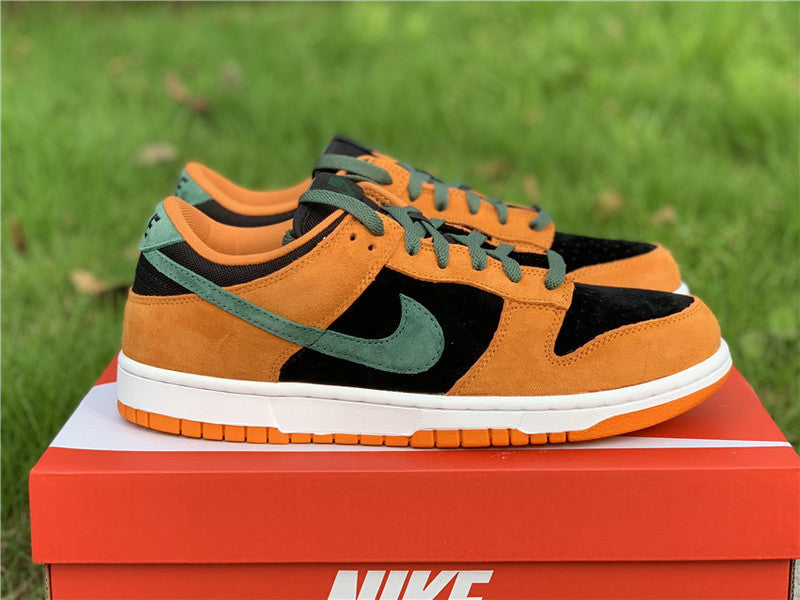 Nike Men's & Women's Premium Low-Top Trainers — Style 061 back view