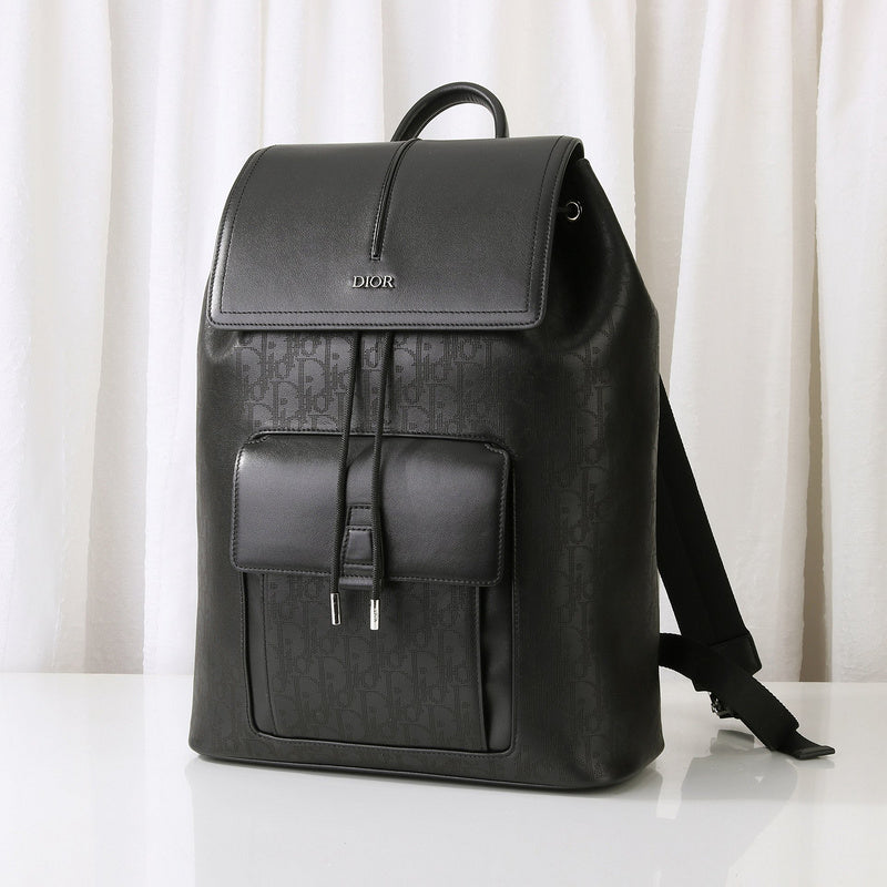 Close-up detail of sleek signature women's handbag – women's designer-style accessory