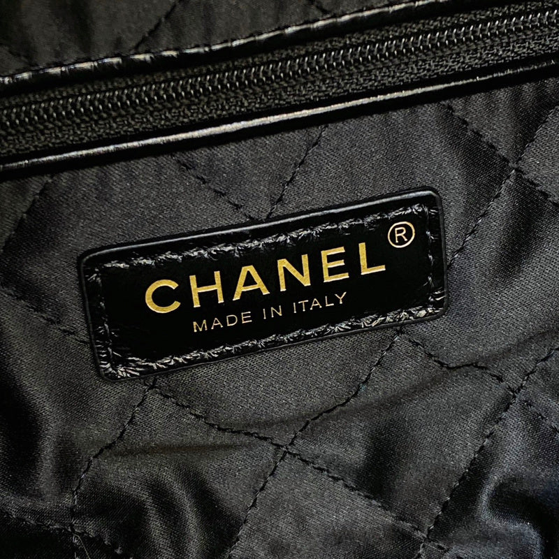Zivas Charm Chic Craftsmanship Designer Handbag (Considered Detail & Form) – Close-Up Detail