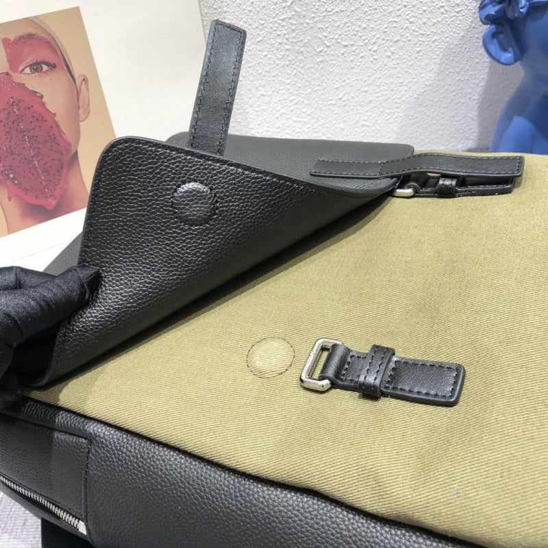 Ziva's Charm handbag – detail view (40cm*31cm*13cm)